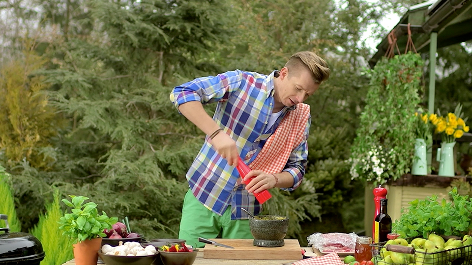 Solenie mięsa na grill Solenie mięsa na grill